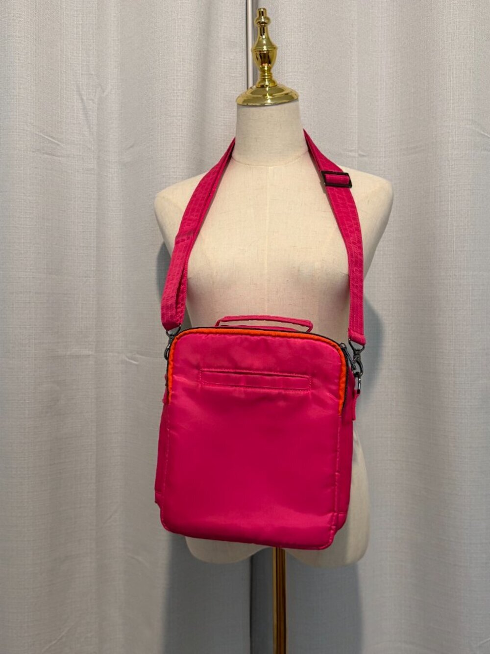Lug Wrangler Pink Travel Utility Crossbody Backpack Bag OS - Picture 3 of 11